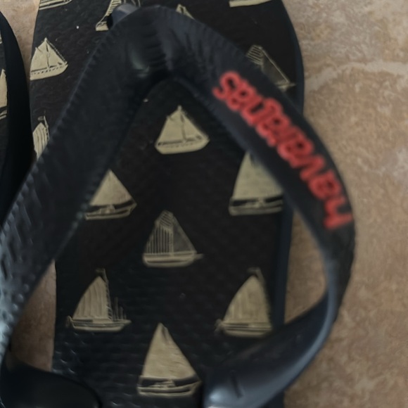 Boys Havaianas Flip Flops. Size 11-12 - Picture 3 of 3